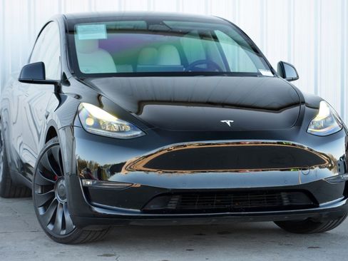 Used 2022 Tesla Model Y Performance image 4
