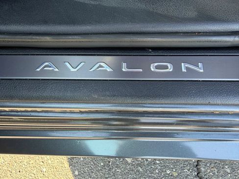 Used 2013 Toyota Avalon Limited w/ Technology Pkg FWD image 10