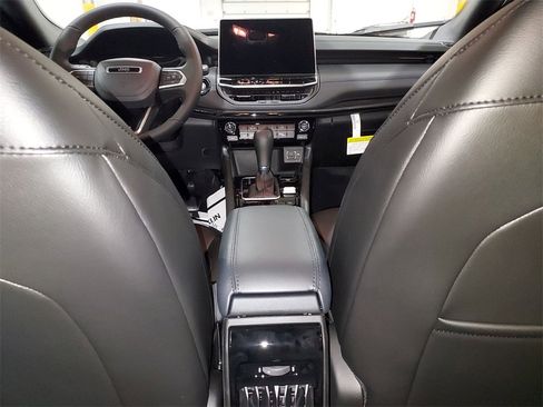 New 2026 Jeep Compass Latitude image 10