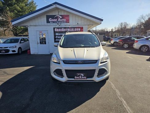 Used 2015 Ford Escape SE w/ Equipment Group 201A image 2
