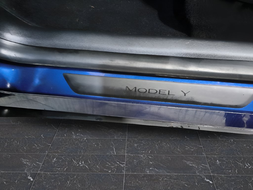 Used 2023 Tesla Model Y Long Range AWD/4WD image 30