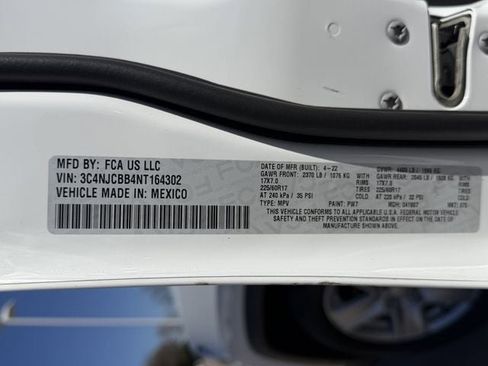 Used 2022 Jeep Compass Latitude image 30