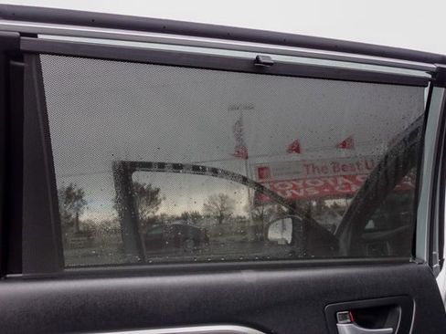 Certified 2018 Toyota Highlander SE image 29