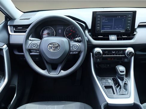 Certified 2022 Toyota RAV4 XLE w/ Convenience Package FWD image 14