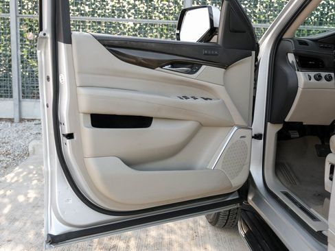 Used 2020 Cadillac Escalade ESV Luxury image 37