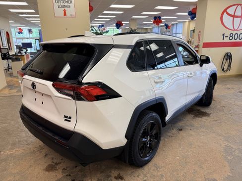 Used 2024 Toyota RAV4 XLE w/ Convenience Package AWD/4WD image 10