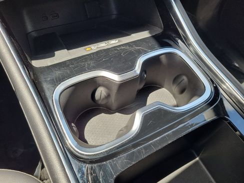 Used 2025 Chevrolet Traverse LT FWD image 37