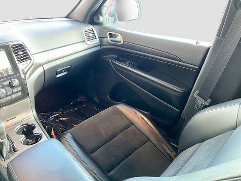 Used 2022 Jeep Grand Cherokee Laredo X image 23