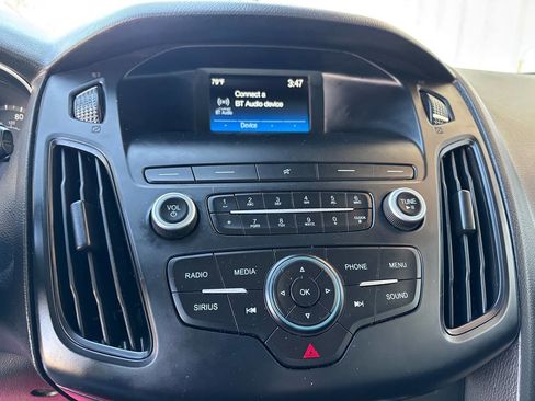 Used 2018 Ford Focus SE w/ Cold Weather Package image 30