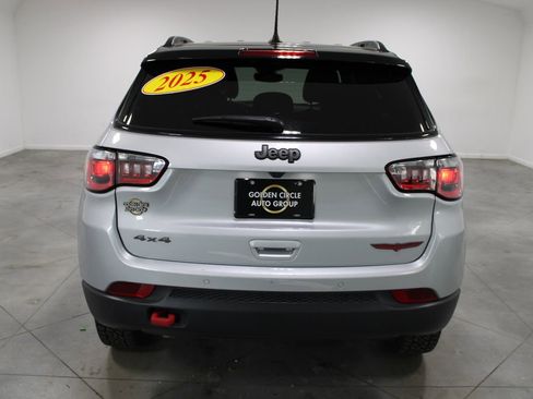Used 2025 Jeep Compass Trailhawk AWD/4WD image 8