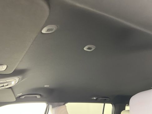 Used 2025 Jeep Wagoneer 4WD image 24