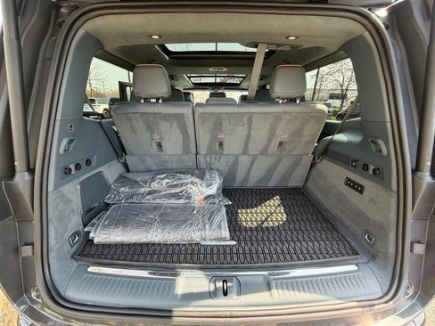 Certified 2024 Jeep Grand Wagoneer Series III w/ Rear Seat Video Group 1 AWD/4WD image 34