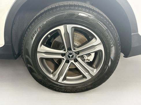 Used 2019 Mercedes-Benz GLC 300 4MATIC image 11