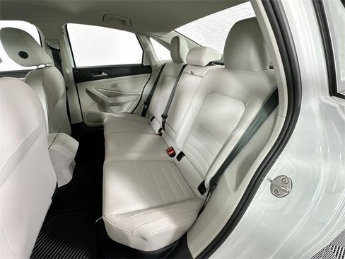 Used 2024 Volkswagen Jetta SE w/ Panoramic Sunroof Package image 26