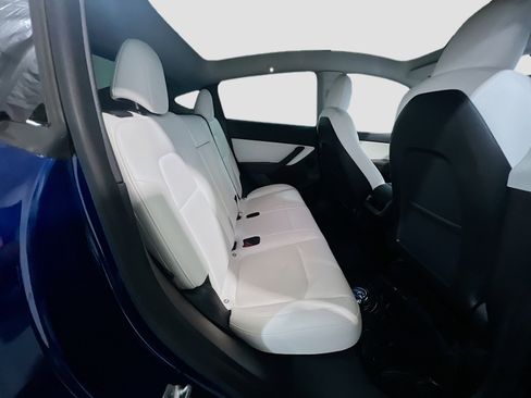 Used 2022 Tesla Model Y Long Range AWD/4WD image 20