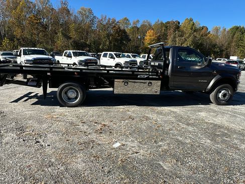 New 2025 RAM 5500 4x4 Regular Cab image 7