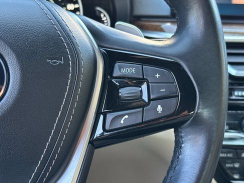 Used 2019 BMW 530e w/ Premium Package RWD image 28