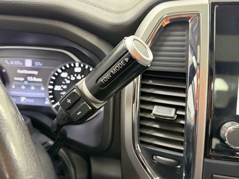 Used 2020 Nissan Titan SL w/ Moonroof Package AWD/4WD image 22
