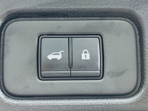 Used 2025 Nissan Pathfinder SV image 28