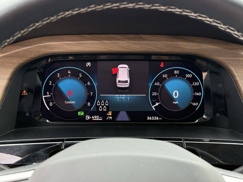 Used 2025 Volkswagen Atlas SE image 31