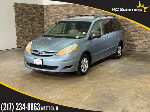 Used 2010 Toyota Sienna LE FWD image 1