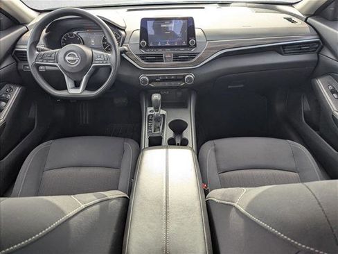 Used 2025 Nissan Altima 2.5 SV FWD image 11