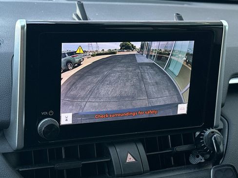 Used 2023 Toyota RAV4 LE AWD/4WD image 18