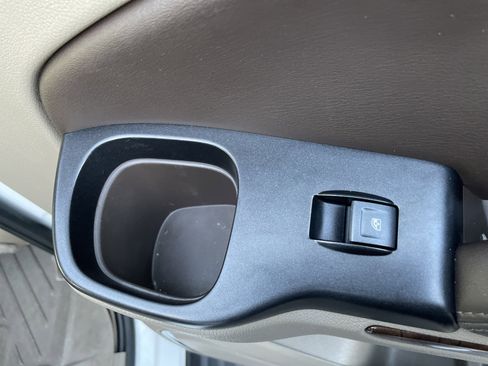 Used 2020 Chevrolet Suburban LT image 20