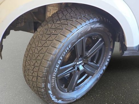 Used 2016 Land Rover LR4 HSE AWD/4WD image 34