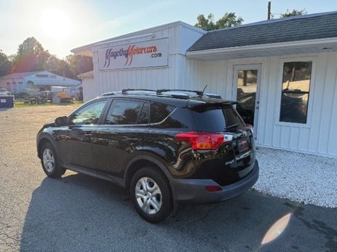 Used 2015 Toyota RAV4 LE image 13