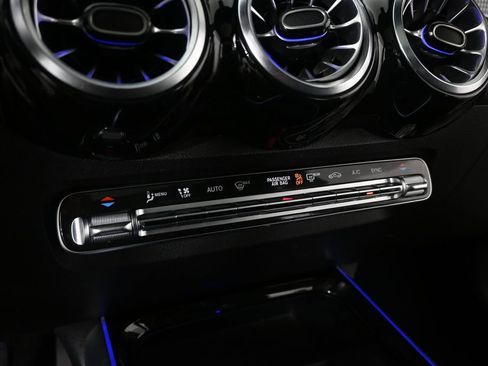 Used 2022 Mercedes-Benz GLB 250 image 12