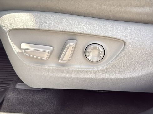 Used 2023 Toyota Highlander Platinum image 11