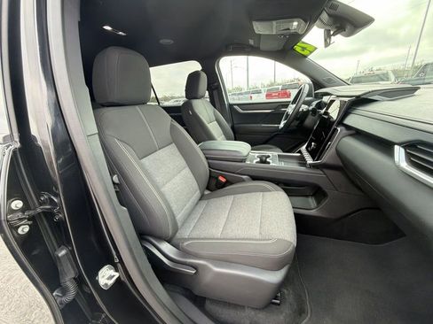 Used 2025 GMC Acadia Elevation image 12