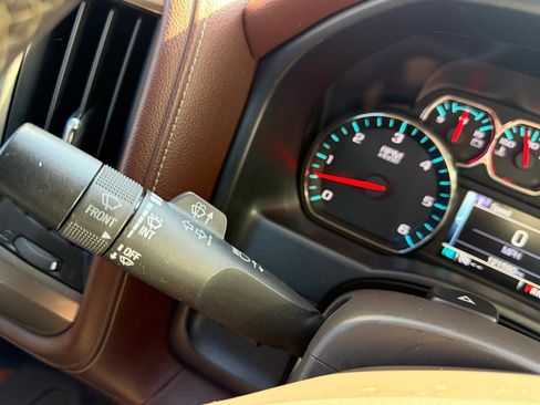 Used 2017 Chevrolet Silverado 1500 High Country image 49