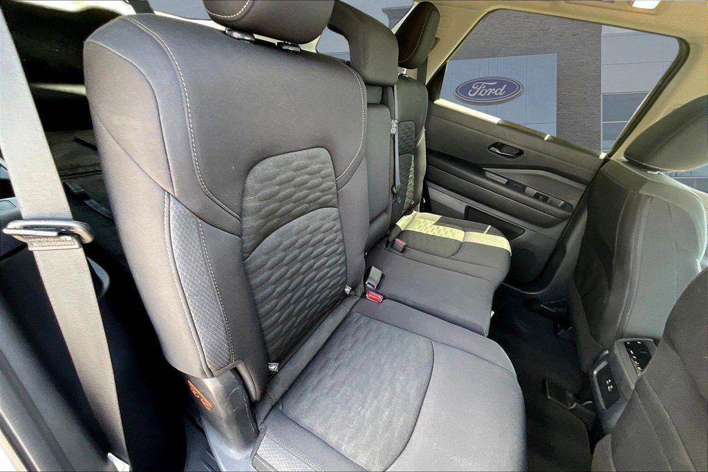 Used 2025 Nissan Pathfinder SV FWD image 24