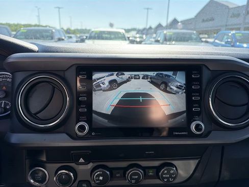 Used 2020 Toyota Tacoma TRD Off-Road AWD/4WD image 25