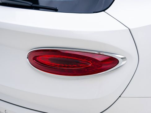 Used 2024 Bentley Bentayga image 25