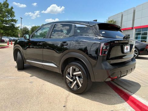 Used 2025 Nissan Kicks SV FWD image 6