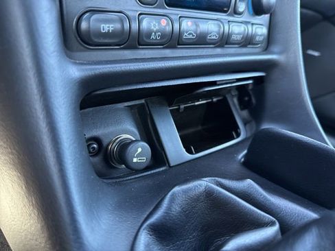 Used 2004 Chevrolet Corvette Convertible w/ Preferred Equipment Group RWD image 31