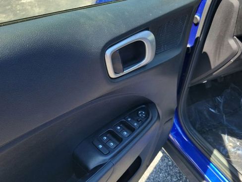 Used 2020 Hyundai Venue SE FWD image 8