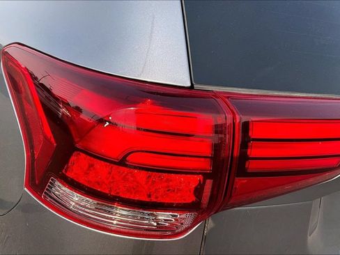 Used 2022 Mitsubishi Outlander SEL AWD/4WD image 29