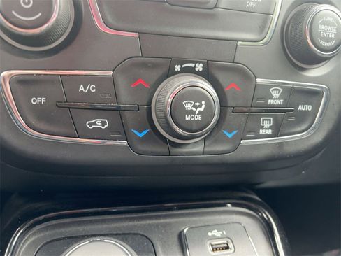 Used 2019 Jeep Compass Limited image 17