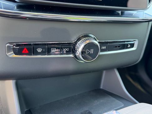 New 2027 Volvo XC90 B6 Plus AWD/4WD image 13
