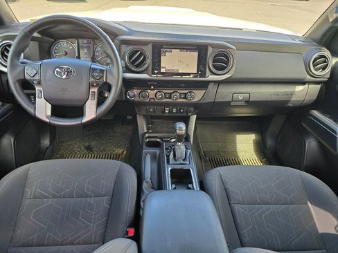 Used 2019 Toyota Tacoma TRD Sport AWD/4WD image 5