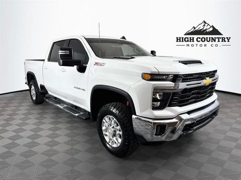 Used 2025 Chevrolet Silverado 2500 LT AWD/4WD image 1