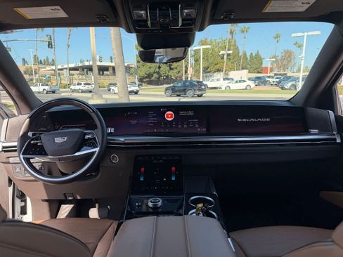 Used 2025 Cadillac Escalade ESV Premium Luxury AWD/4WD image 19