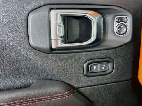 Used 2025 Jeep Wrangler Unlimited Rubicon AWD/4WD image 23