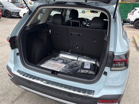 New 2026 Volkswagen Taos SE image 10