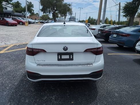 Used 2024 Volkswagen Jetta Sport FWD image 4