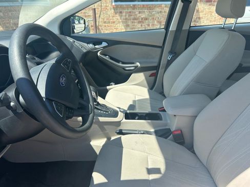Used 2018 Ford Focus SE FWD image 18